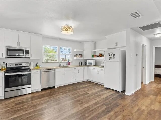 303 S Bois D Arc St in Grandview, TX - Building Photo - Building Photo