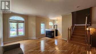 103 Doris Ave in Toronto, ON - Building Photo