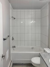 Leslie Ann Manor in Edmonton, AB - Building Photo - Building Photo