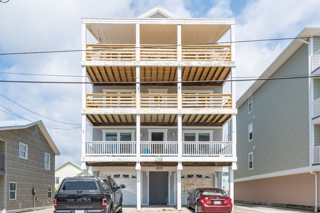 1705 Carolina Beach Ave N in Carolina Beach, NC - Building Photo