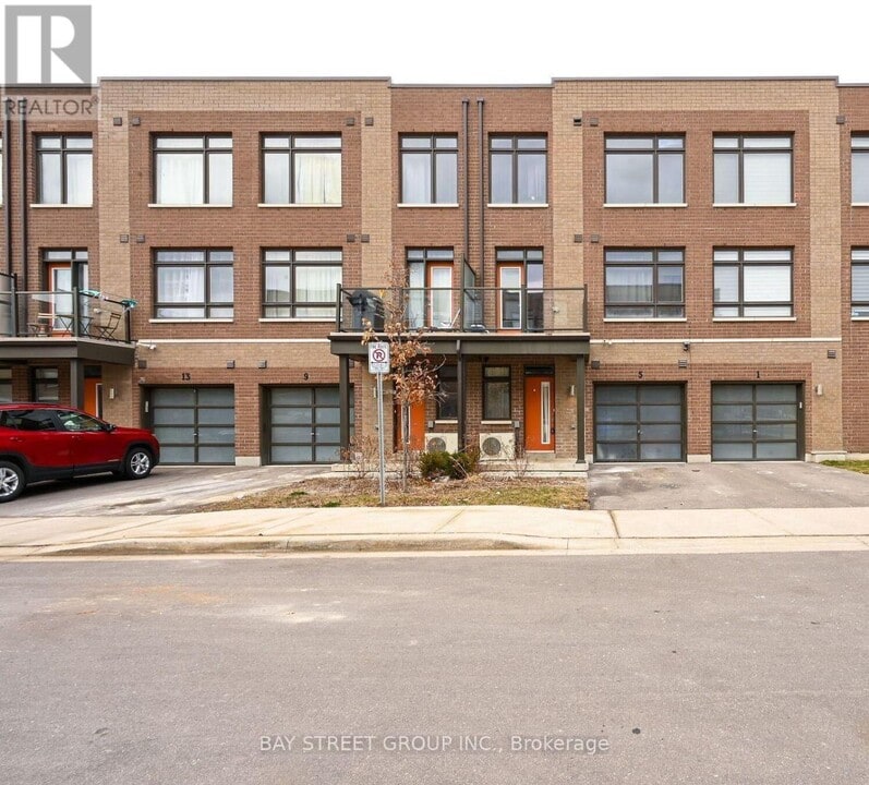 9 Seymour St in Vaughan, ON - Building Photo