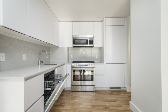 1410 Columbia Rd, Unit 7F in Boston, MA - Building Photo - Building Photo