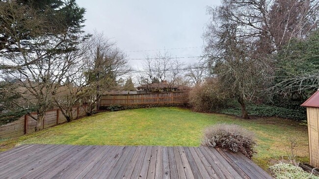 6541 SW 47th Pl in Portland, OR - Foto de edificio - Building Photo