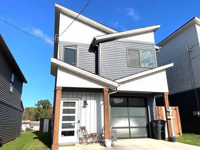 property at 3046 Fulton St