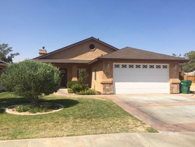 1416 W Coronado Ave in Ridgecrest, CA - Building Photo - Building Photo