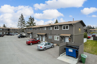 5340 17 Av SW in Calgary, AB - Building Photo - Building Photo