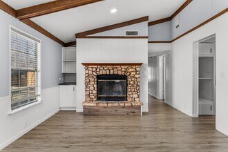 204 Phillips Rd in McGregor, TX - Building Photo - Building Photo