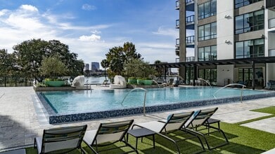 Lake House in Orlando, FL - Building Photo - Building Photo