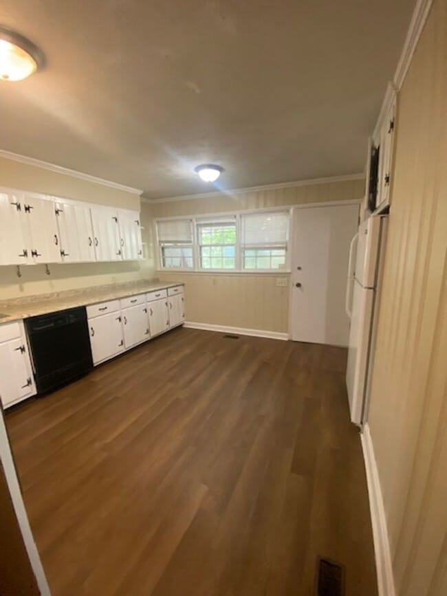 3227 Cliffdale Rd in Fayetteville, NC - Building Photo - Building Photo