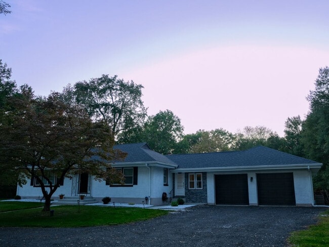7 Maple Ave in Bloomfield, CT - Building Photo - Building Photo