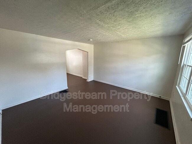 1320 Chardon Ct in Dayton, OH - Building Photo - Building Photo