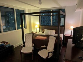 253 NE 2nd St, Unit 1808 in Miami, FL - Building Photo - Building Photo