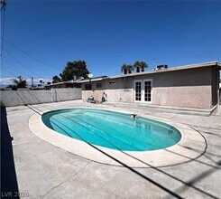 2624 E Brady Ave in Las Vegas, NV - Building Photo - Building Photo