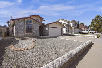 4612 Loma Grande Dr in El Paso, TX - Foto de edificio - Building Photo