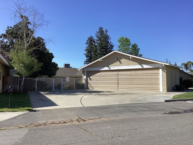 property at 4491 W Vandegrift Ave