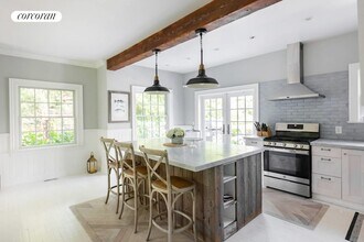 29 Meadows E in Bridgehampton, NY - Building Photo - Building Photo