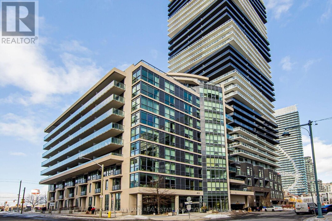 60-860 Annie Craig Dr in Toronto, ON - Building Photo