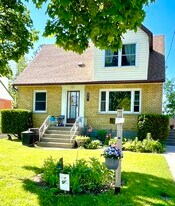 51 Campbell Av in Barrie, ON - Building Photo