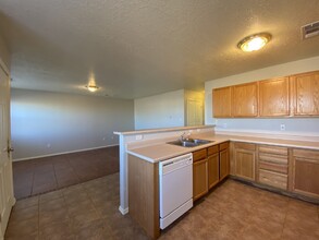 537 Tulip Rd SE in Rio Rancho, NM - Building Photo - Building Photo