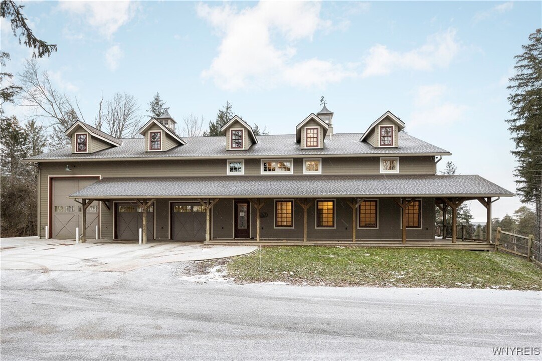 2764 Blakeley Rd in South Wales, NY - Building Photo