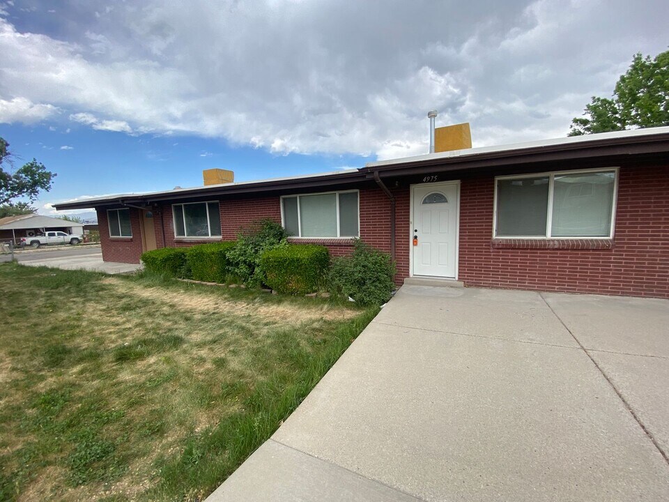 4971 S 3535 W in Salt Lake City, UT - Building Photo