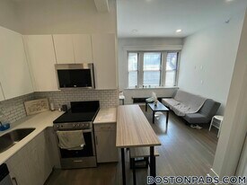 11 Queensberry St in Boston, MA - Building Photo