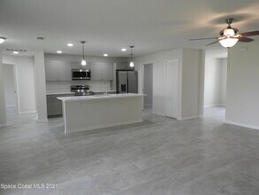1611 Saipan St SE in Palm Bay, FL - Building Photo - Building Photo