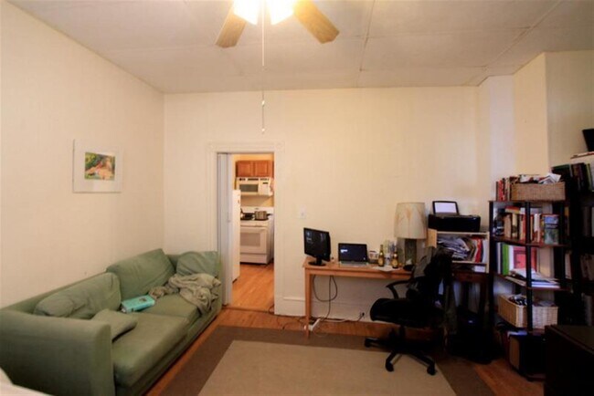 79 Kinnaird St, Unit 1 in Cambridge, MA - Foto de edificio - Building Photo