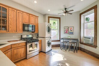 5429 S Blackstone Ave, Unit Condo in Chicago, IL - Building Photo - Building Photo