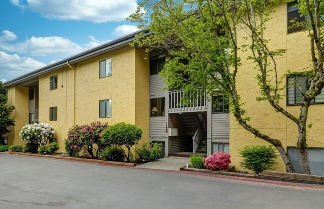 11642 100th Ave NE in Kirkland, WA - Building Photo - Building Photo