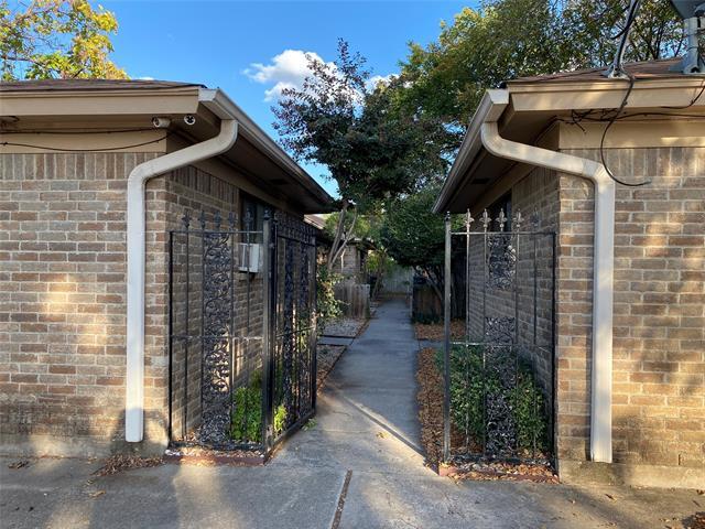 106 Priddy Ln in Fort Worth, TX - Foto de edificio - Building Photo