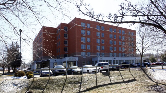 Deptford Park Apartments in Woodbury, NJ - Foto de edificio - Building Photo