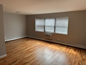 1102-1106 W St Georges Ave in Linden, NJ - Foto de edificio - Building Photo