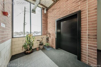 211 E 9 Mile Rd in Ferndale, MI - Building Photo - Building Photo