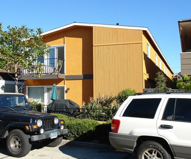 1550 Miramar Dr in Newport Beach, CA - Foto de edificio - Building Photo