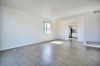 6694 Del Playa Dr in Isla Vista, CA - Building Photo - Building Photo