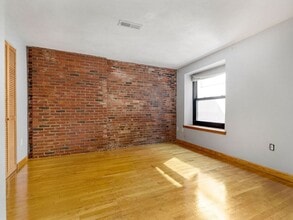 397 Commercial St, Unit 2 in Boston, MA - Building Photo - Building Photo