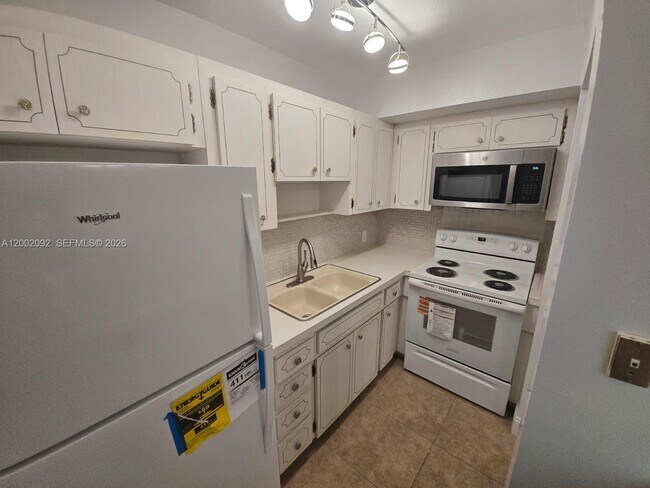 1515 NE 125th Terrace in North Miami, FL - Foto de edificio - Building Photo