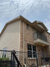 10058 Emnora Ln in Houston, TX - Building Photo - Building Photo