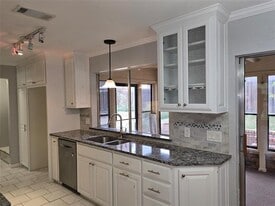 2822 Oak Forest Dr in Grapevine, TX - Building Photo