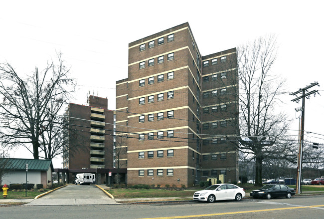 Mary Walker Towers in Chattanooga, TN - Building Photo - Building Photo