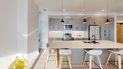 Centro in London, ON - Building Photo - Building Photo