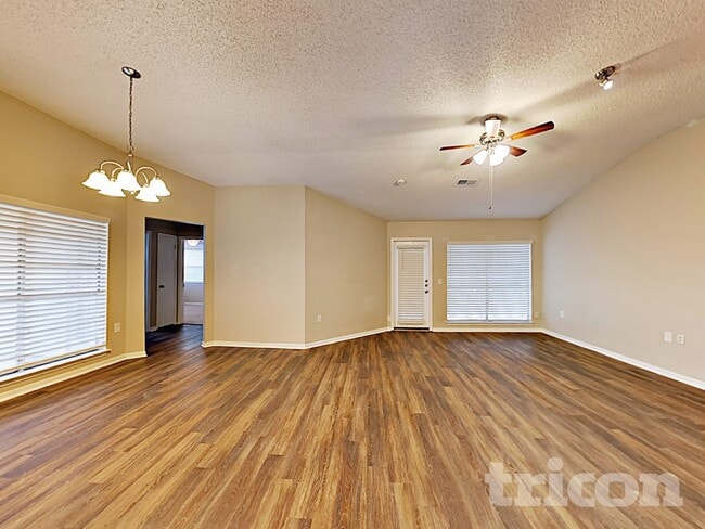 6839 Raintree Forest in San Antonio, TX - Building Photo - Building Photo