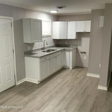 1144 McCluer Rd in Jackson, MS - Foto de edificio - Building Photo