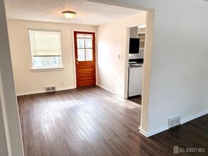 139 Newman St in Metuchen, NJ - Building Photo - Building Photo