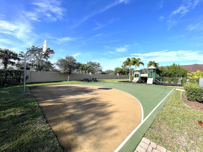 5757 Tamarac Dr in Melbourne, FL - Building Photo - Building Photo