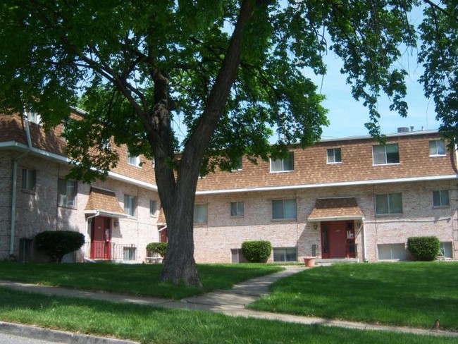 Plaza Court Apartments