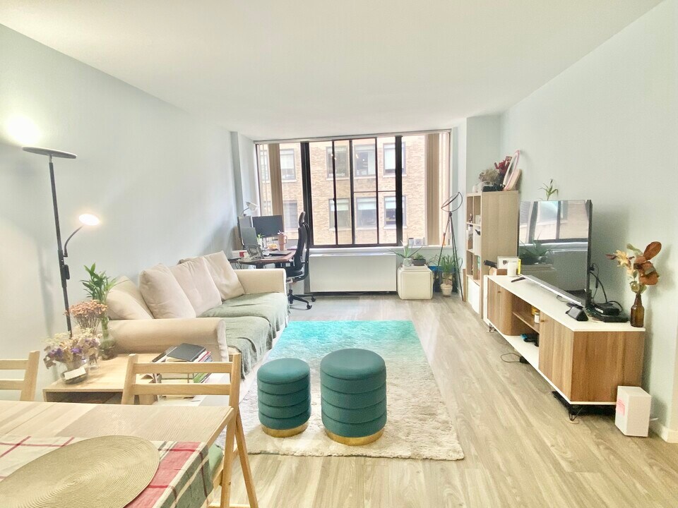 445 5th Ave, Unit 18G in New York, NY - Building Photo