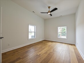 328 Parkwood Ave in Charlotte, NC - Foto de edificio - Building Photo