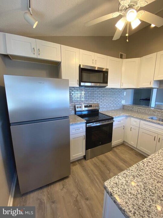 478 E Main St in Collegeville, PA - Building Photo